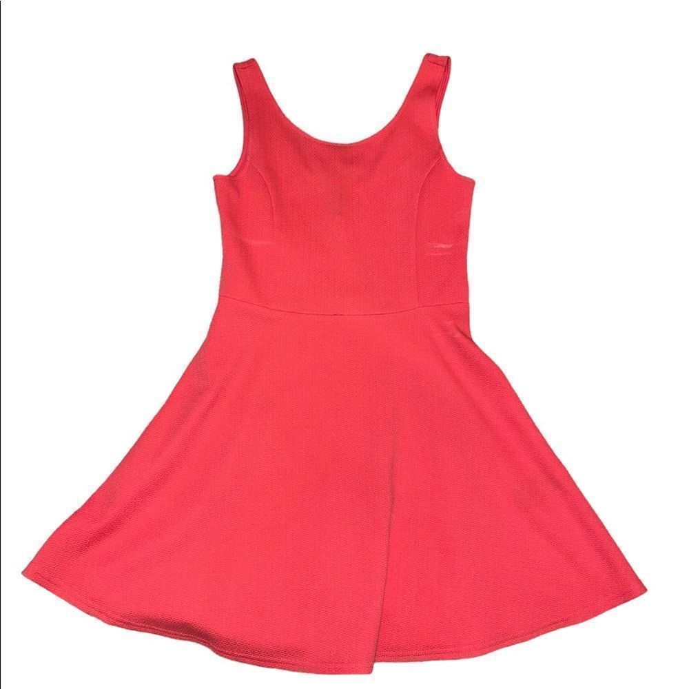 𝅺divided H&M Coral dress with plunge opening on back size 8
